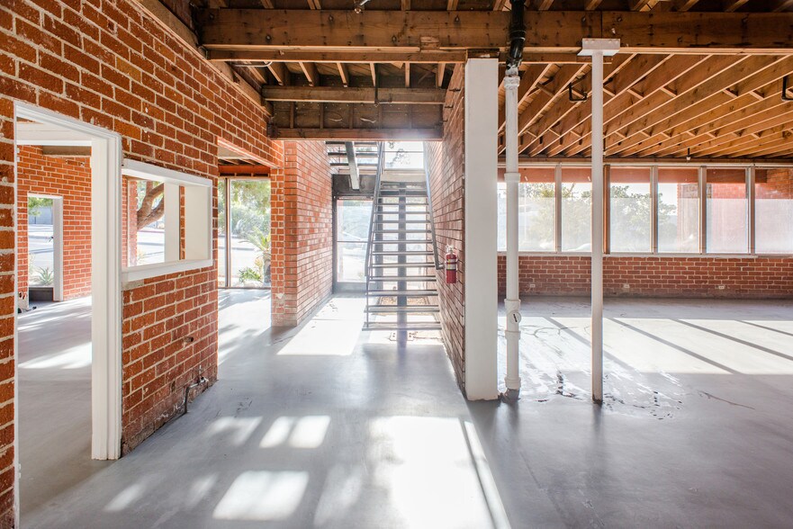 More Photos Of 220-306 Pasadena Ave, South Pasadena Light Distribution For Lease