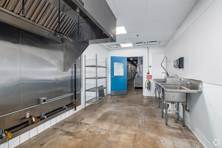 More Photos Of 14200 E Alameda Ave, Aurora Bank For Lease