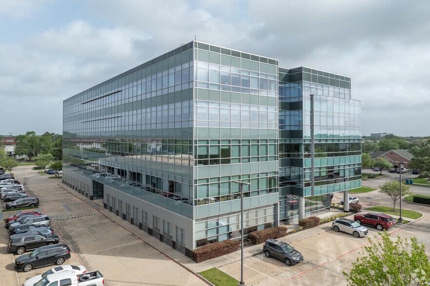 More Photos Of 455 E Medical Center Blvd, Webster Medical For Lease