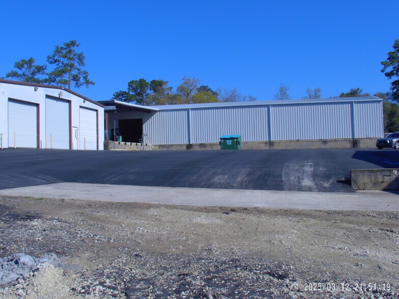 More Photos Of 25040 Blue Star Hwy, Quincy Warehouse For Lease