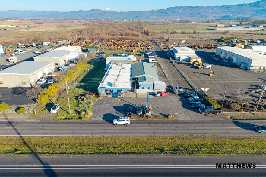 More Photos Of 5262 Crater Lake Ave, Central Point General Retail For Sale