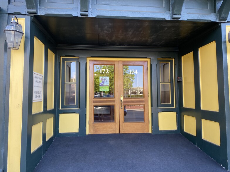 More Photos Of 160-184 Bellevue Ave, Newport General Retail For Lease