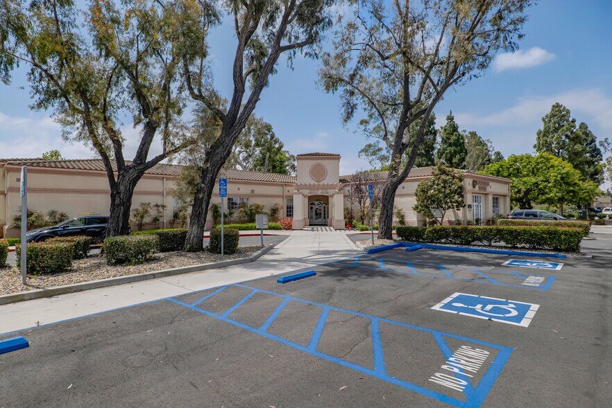 More Photos Of 5301 Mission Oaks Blvd, Camarillo Medical For Lease