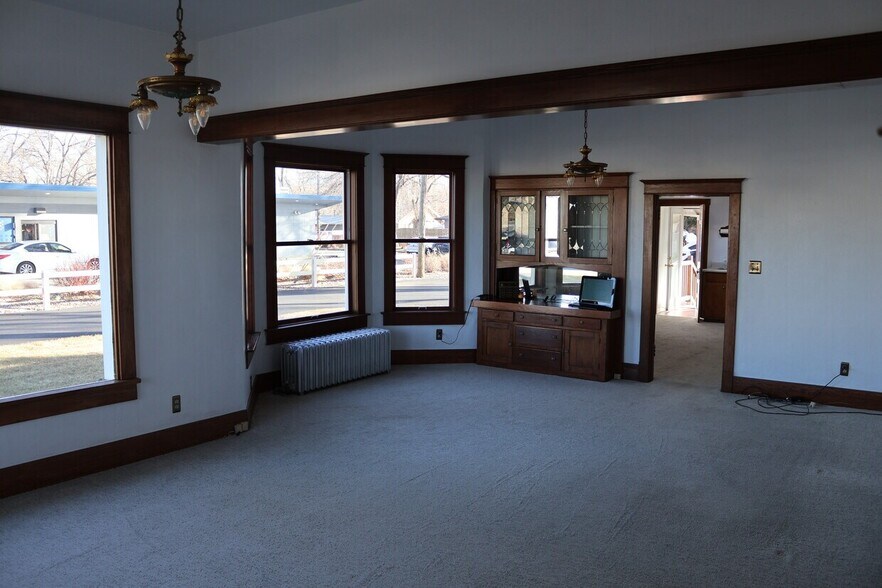 More Photos Of 905 Main St, Windsor Office For Lease