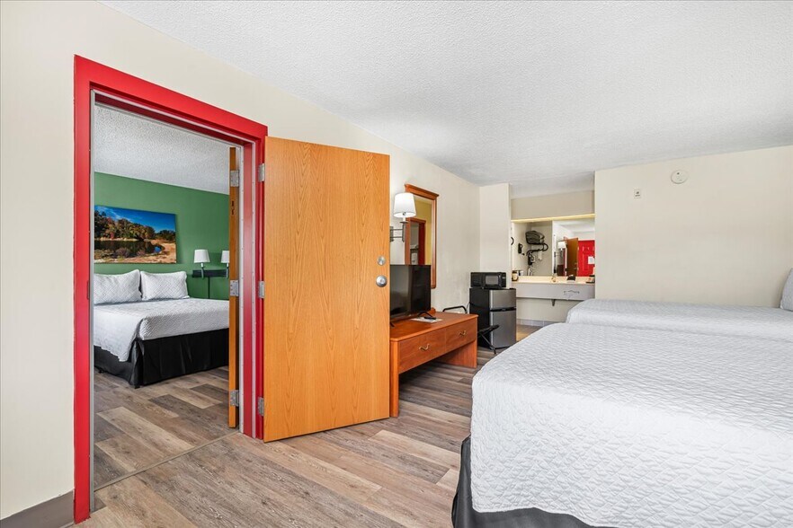 More Photos Of 182 Quillens Chapel Rd, Campton Hotel For Sale