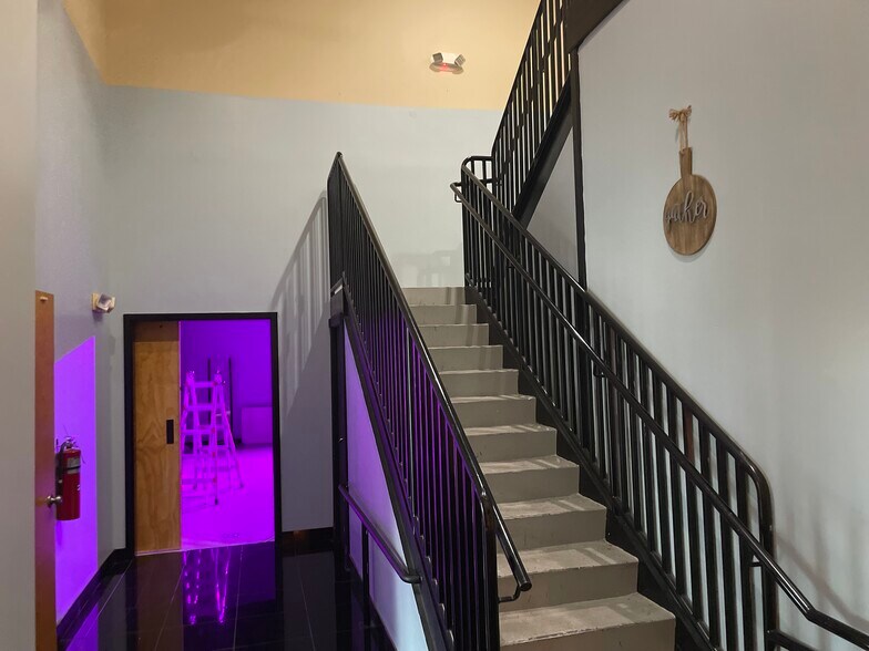 More Photos Of 1700 35th St, Orlando Warehouse For Lease