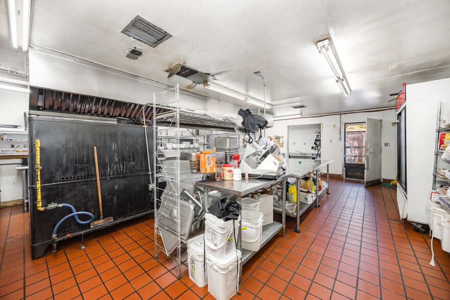 More Photos Of 8850 Statesville Blvd, Cleveland Restaurant For Sale