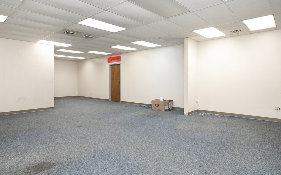 More Photos Of 9846 State Highway 31 E, Tyler Medical For Sale