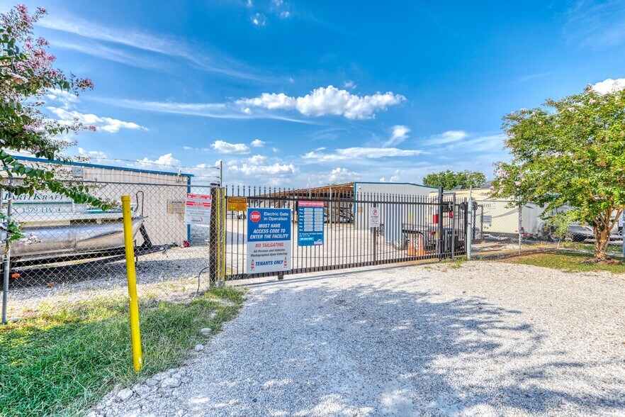 More Photos Of 22614 Schiel Rd, Cypress Land For Lease