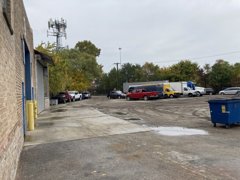 More Photos Of 2310 W 58th St, Chicago Manufacturing For Lease