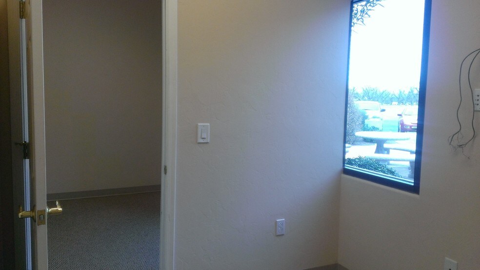 More Photos Of 512 E Whitehouse Canyon Rd, Green Valley Medical For Sale