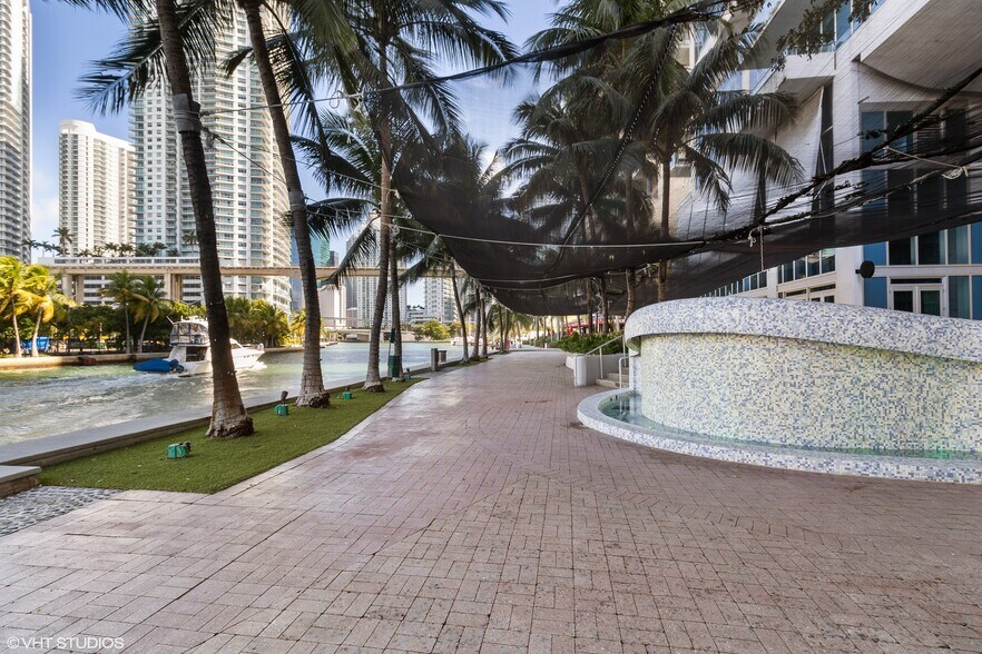 More Photos Of 175 SW 7th St, Miami Medical For Lease