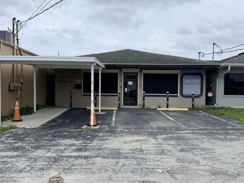 Primary Photo Of 142 S Moon Ave, Brandon General Retail For Sale