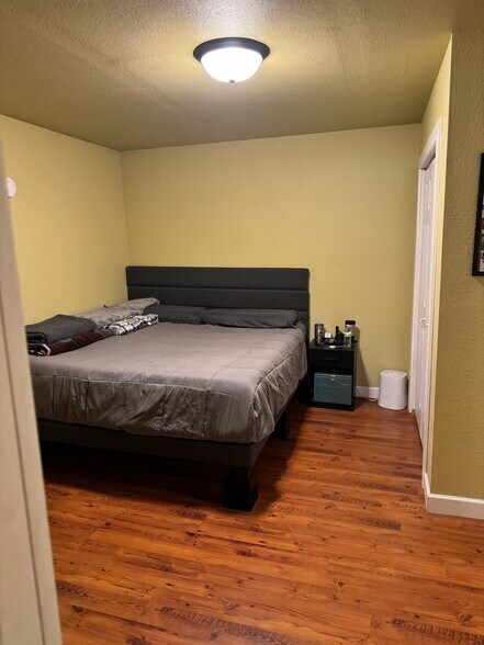 More Photos Of 134 E Market St, Colchester Restaurant For Sale