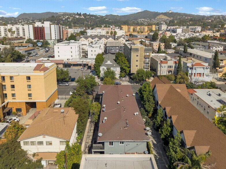 More Photos Of 5440 Harold Way, Los Angeles Apartments For Sale