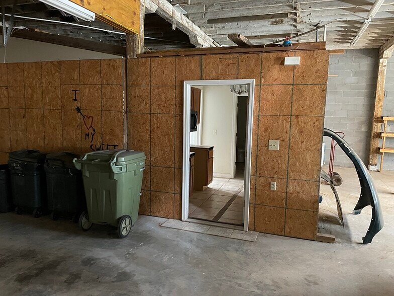 More Photos Of 904 W 3rd St, Washington Office For Sale