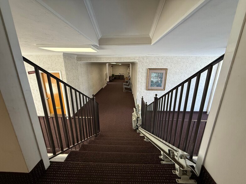 More Photos Of 121 Lincoln St, Worcester Healthcare For Lease