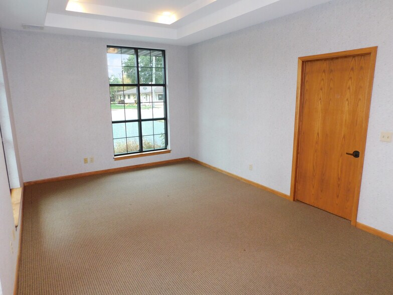 More Photos Of 3400 N Rockton Ave, Rockford Office For Lease