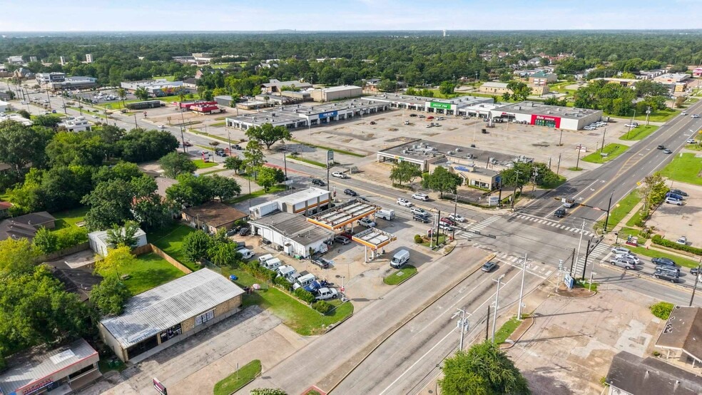 More Photos Of 101 S Friendswood Dr, Friendswood General Retail For Sale