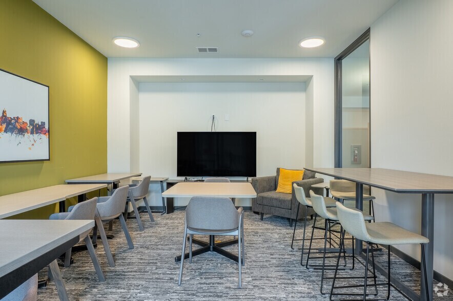 More Photos Of 1121 S Park St, Madison Apartments For Lease