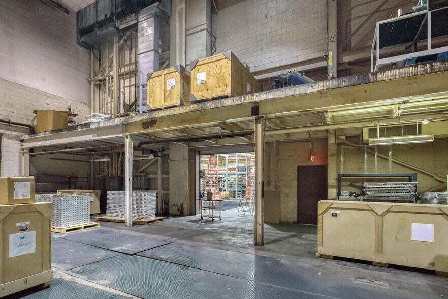 More Photos Of 1800 University Pky, Sarasota Warehouse For Sale