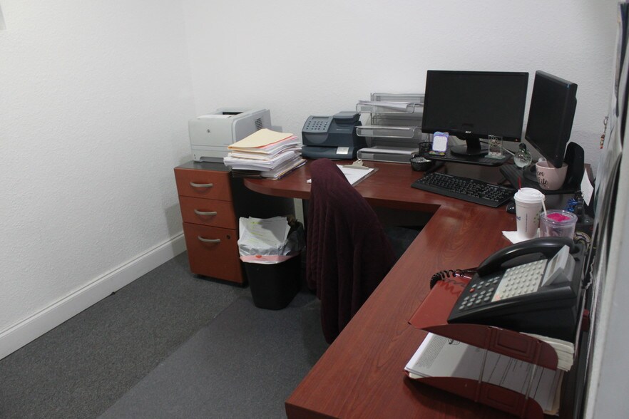 More Photos Of 2475 Hollywood Blvd, Hollywood Office For Lease