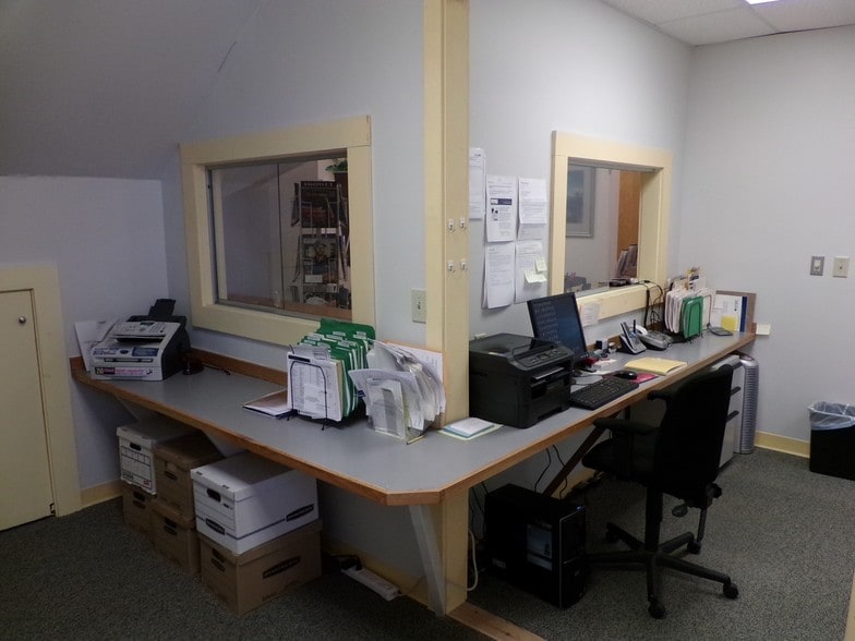 More Photos Of 171 Daniel Webster Hwy, Belmont Storefront Retail Office For Lease