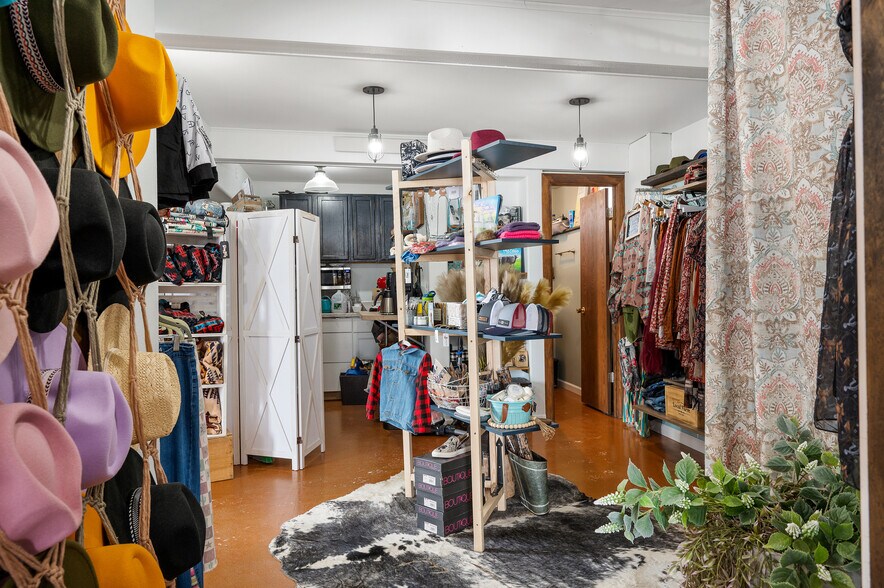 More Photos Of 330 W US-14 Hwy, Sundance General Retail For Sale