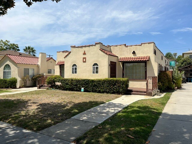 More Photos Of 417 Wing St, Glendale Multifamily For Sale