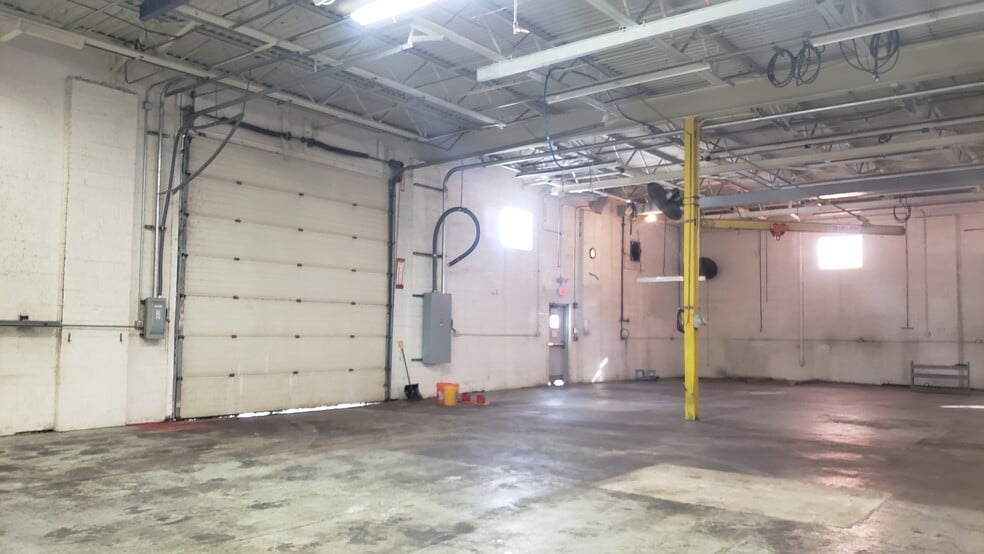 More Photos Of 127 Falso Dr, Mattydale Warehouse For Sale