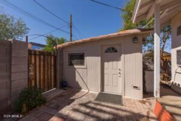 More Photos Of 711 E McKinley St, Phoenix Light Distribution For Sale