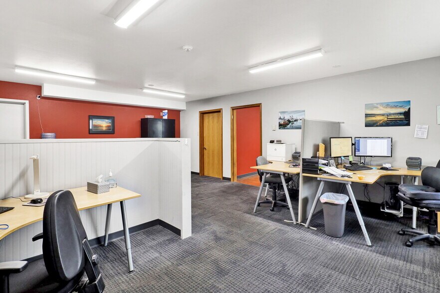 More Photos Of 2222 Queen St, Bellingham Warehouse For Lease