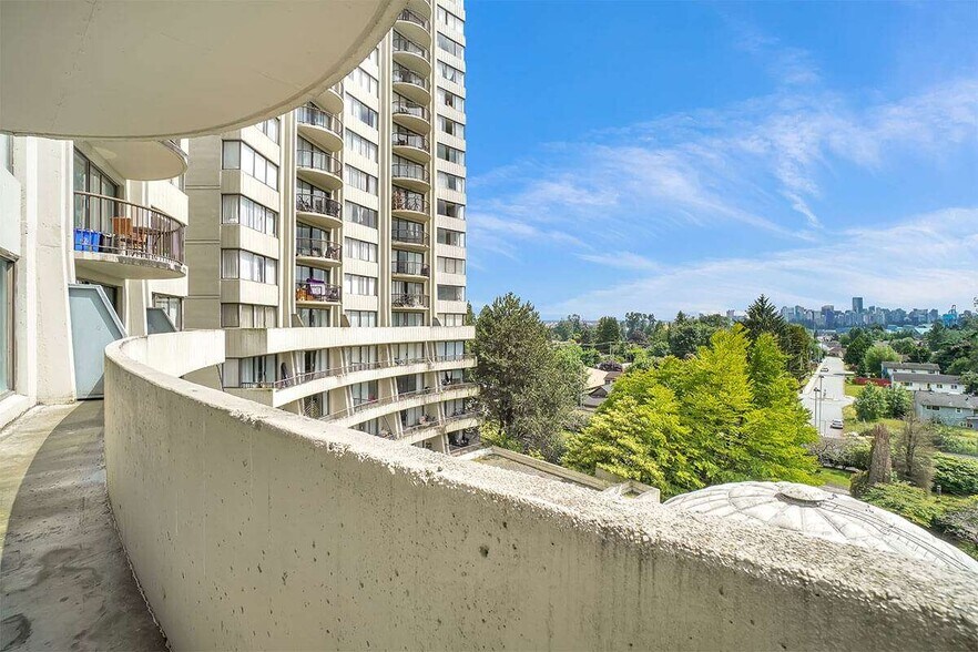 More Photos Of 1959-1999 Marine Dr, North Vancouver Apartments For Lease