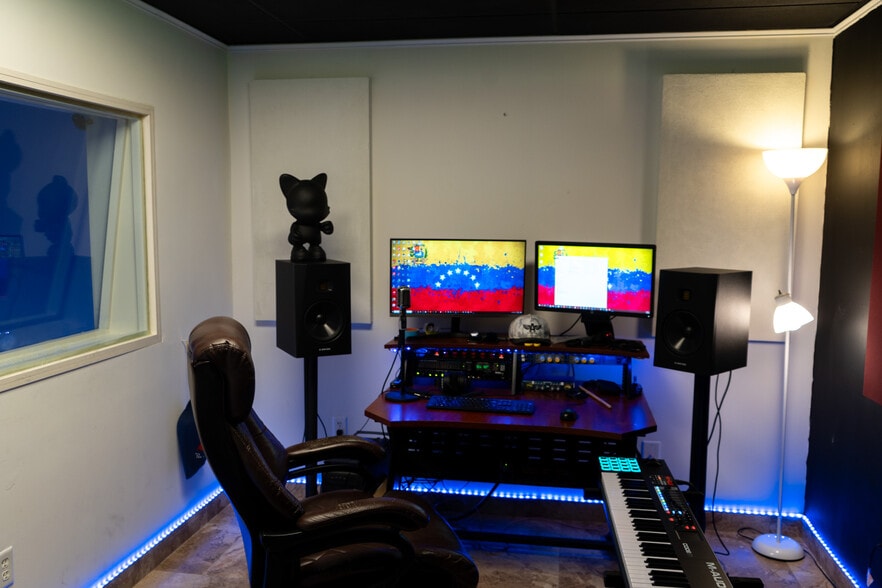 More Photos Of 14066 NW 82nd Unit #8-a Ave, Miami Lakes Sports And Entertainment For Sale