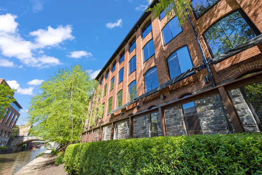 More Photos Of 1054-1066 31st St NW, Washington Unknown For Lease