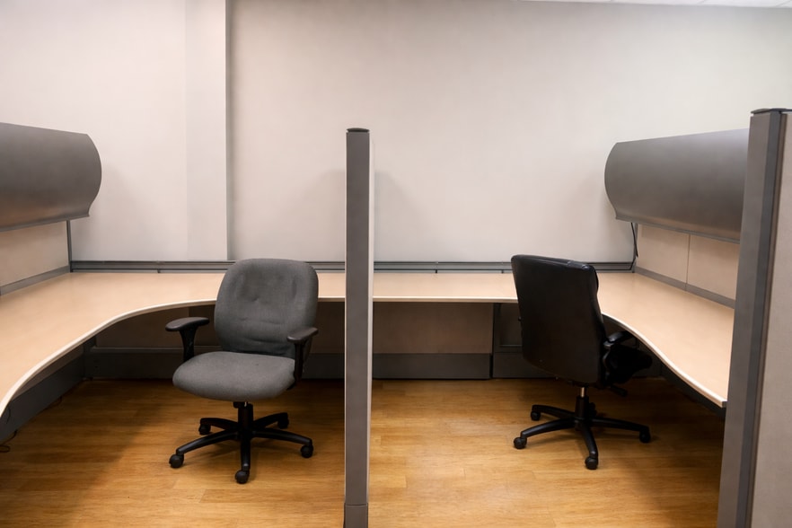 More Photos Of 20 Pidgeon Hill Dr, Sterling Medical For Lease