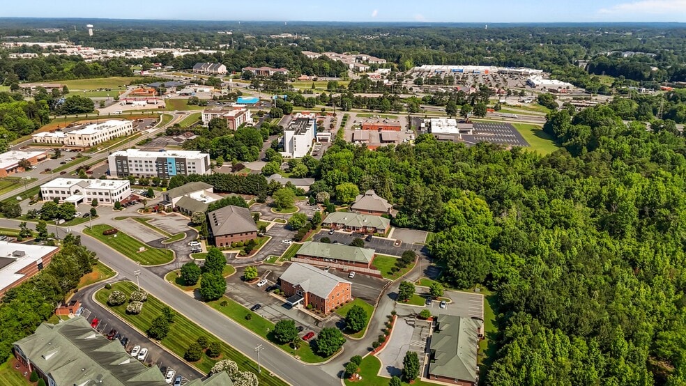 More Photos Of 2961 Crouse Ln, Burlington Medical For Lease