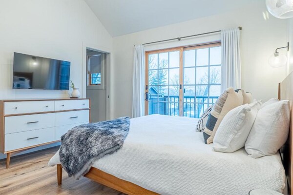 More Photos Of 10 Front St, Lake George Hospitality For Sale