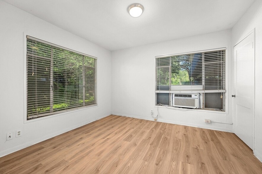 More Photos Of 1302 Norwalk Ln, Austin Apartments For Sale