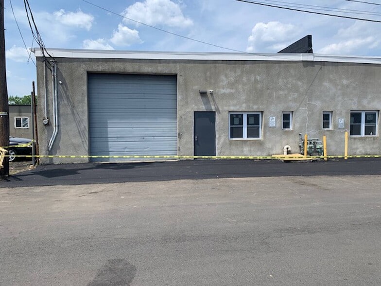 Primary Photo Of 1611 Pennsylvania Ave, Linden Distribution For Lease