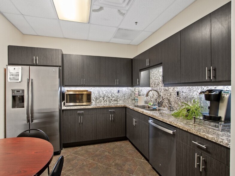 More Photos Of 2400 S Roosevelt St, Tempe Warehouse For Sale