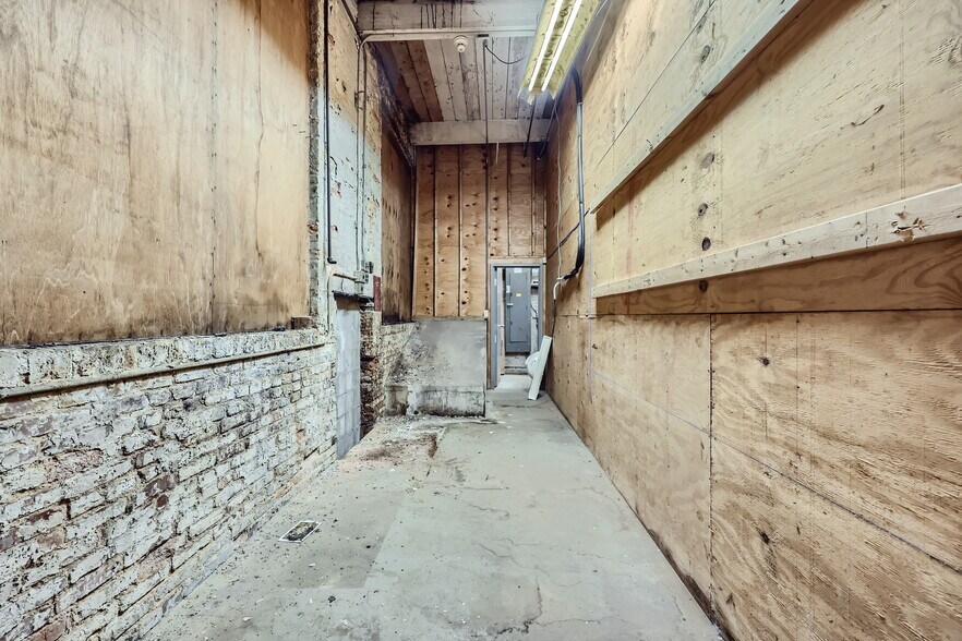 More Photos Of 2224 E Fayette St, Baltimore Warehouse For Lease