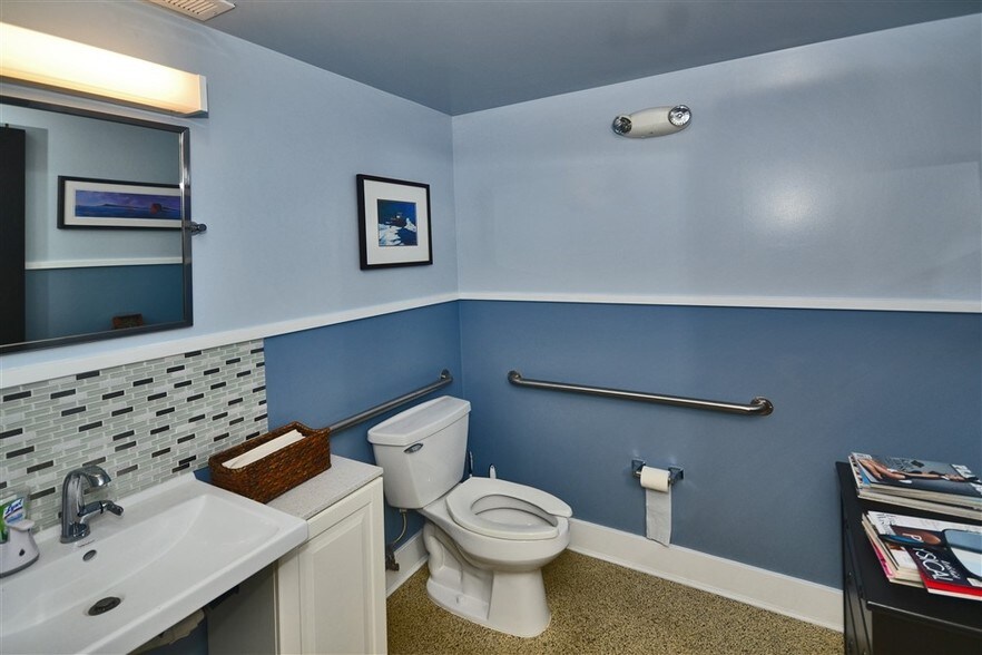 More Photos Of 217-243 W Richmond Ave, Richmond Office Residential For Lease