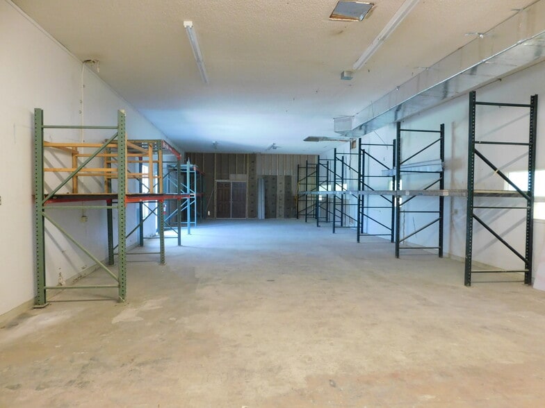 More Photos Of 5070 Industry Dr, Melbourne Manufacturing For Lease