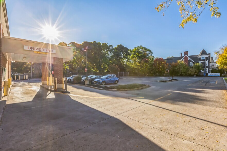 More Photos Of 565 Monroe Ave, Rochester Freestanding For Lease