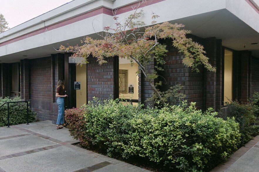 More Photos Of 1015 N Demaree Rd, Visalia Office For Lease