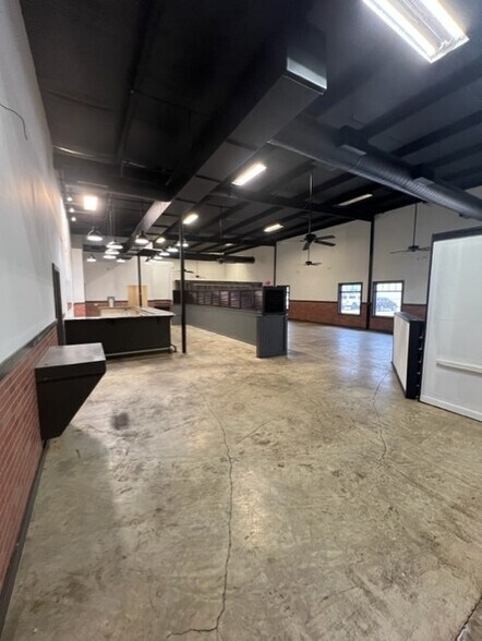 More Photos Of 8950 US-165, Sterlington Storefront For Sale