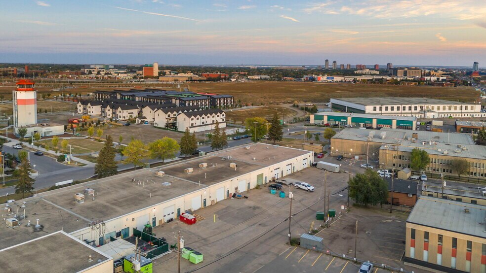 More Photos Of 20 Airport Rd NW, Edmonton Service For Lease