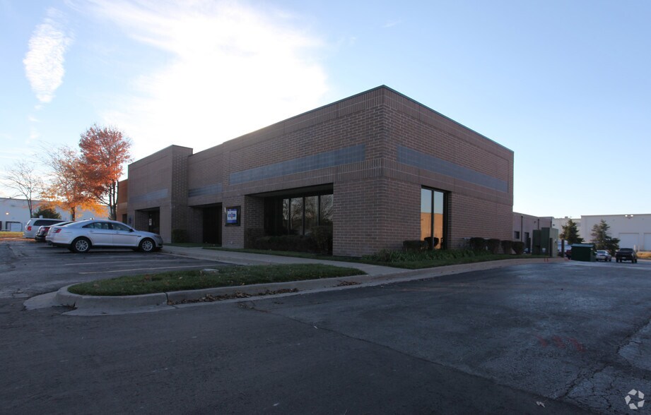 More Photos Of 6101-6121 E Connecticut Ave, Kansas City Flex For Lease