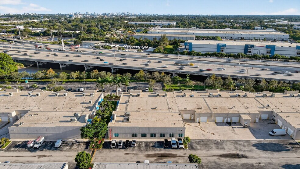 More Photos Of 2800-2890 W State Road 84, Fort Lauderdale Showroom For Sale